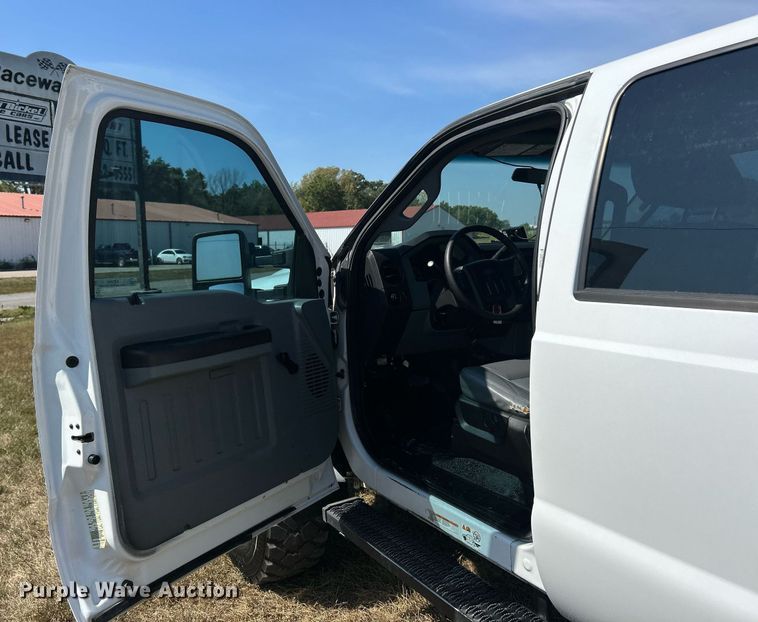 image for item EK3405 2016 Ford F550 XL Super Duty utility / service truck