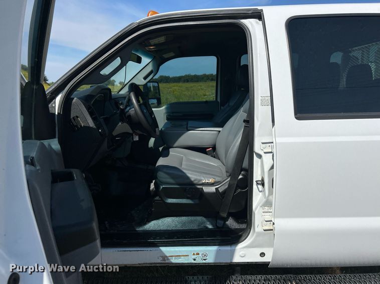 image for item EK3405 2016 Ford F550 XL Super Duty utility / service truck