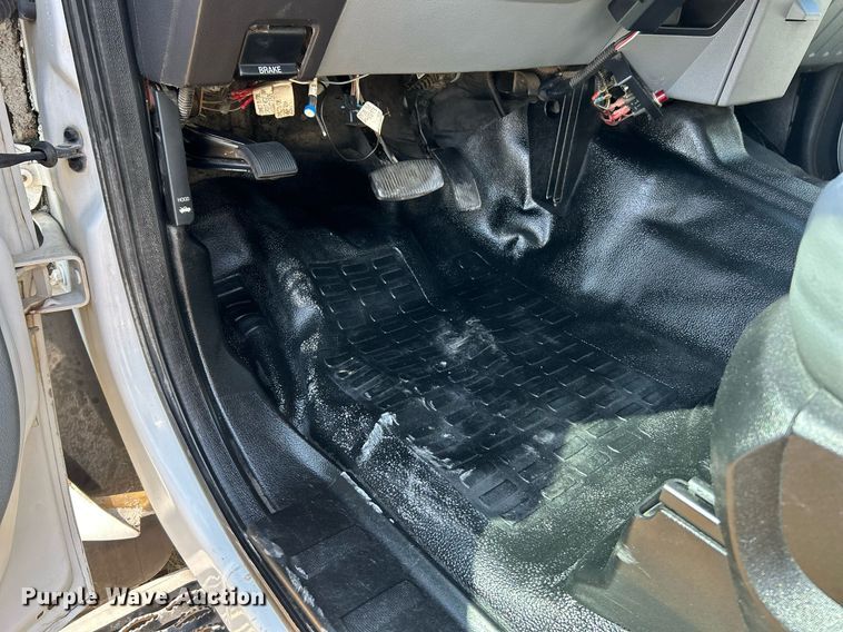 image for item EK3405 2016 Ford F550 XL Super Duty utility / service truck