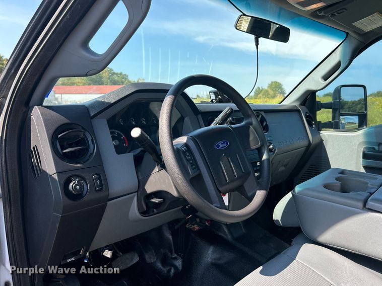 image for item EK3405 2016 Ford F550 XL Super Duty utility / service truck