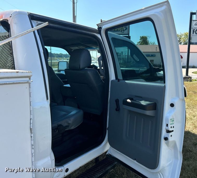 image for item EK3405 2016 Ford F550 XL Super Duty utility / service truck