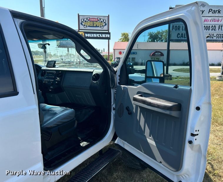 image for item EK3405 2016 Ford F550 XL Super Duty utility / service truck