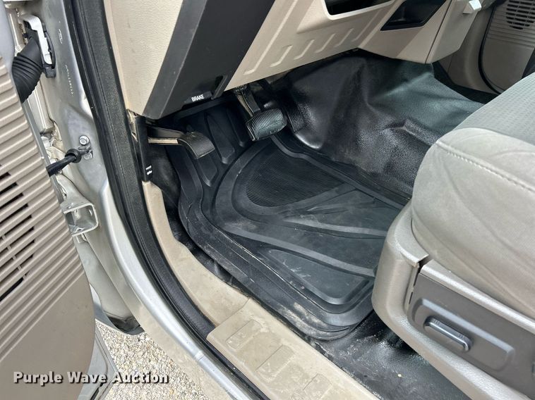 image for item EK3423 2010 Ford F350 Super Duty XLT SuperCab utility bed pickup truck