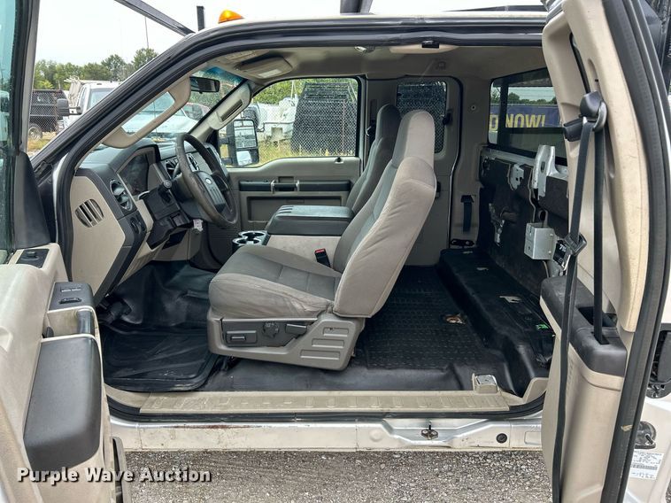 image for item EK3423 2010 Ford F350 Super Duty XLT SuperCab utility bed pickup truck