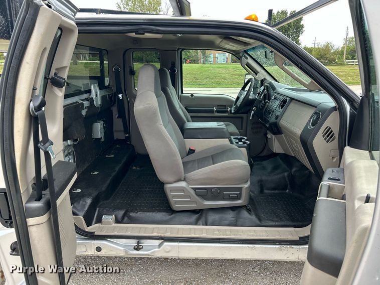 image for item EK3423 2010 Ford F350 Super Duty XLT SuperCab utility bed pickup truck