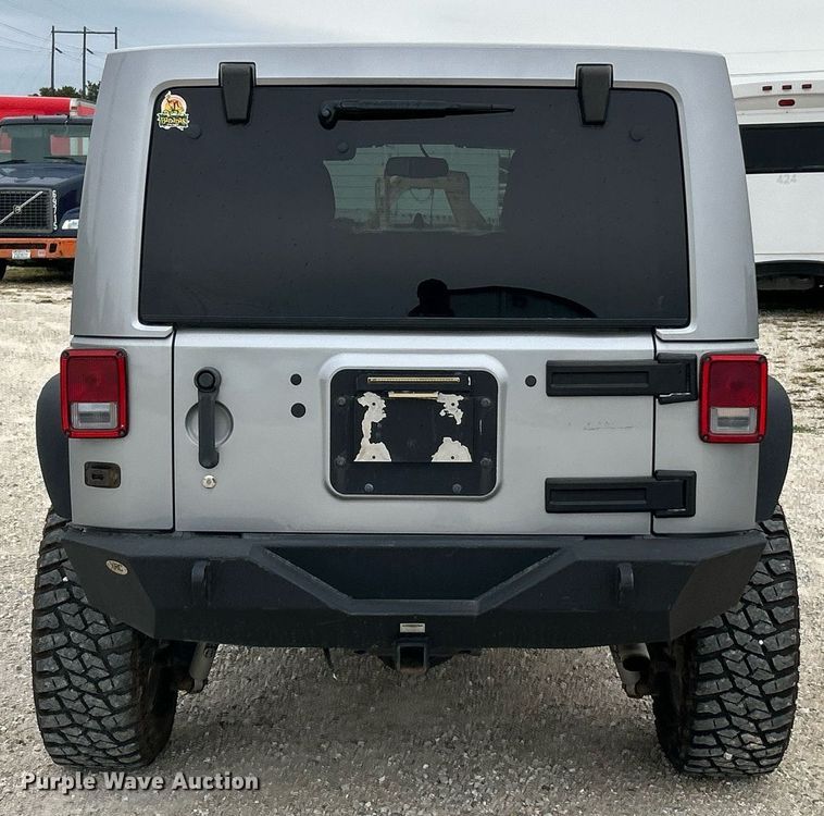 image for item EK3424 2013 Jeep Wrangler Unlimited Sahara SUV