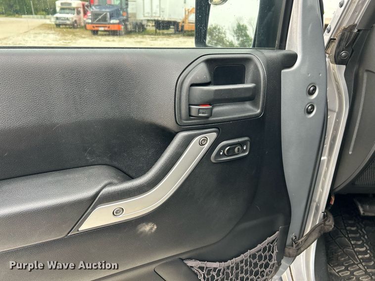 image for item EK3424 2013 Jeep Wrangler Unlimited Sahara SUV