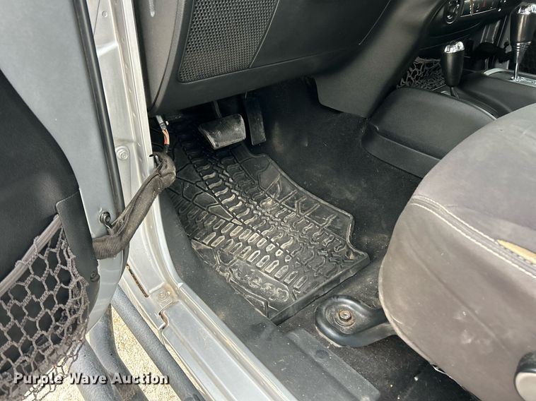 image for item EK3424 2013 Jeep Wrangler Unlimited Sahara SUV