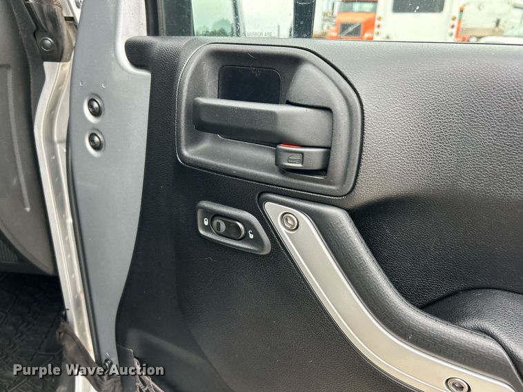 image for item EK3424 2013 Jeep Wrangler Unlimited Sahara SUV