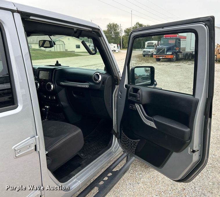 image for item EK3424 2013 Jeep Wrangler Unlimited Sahara SUV