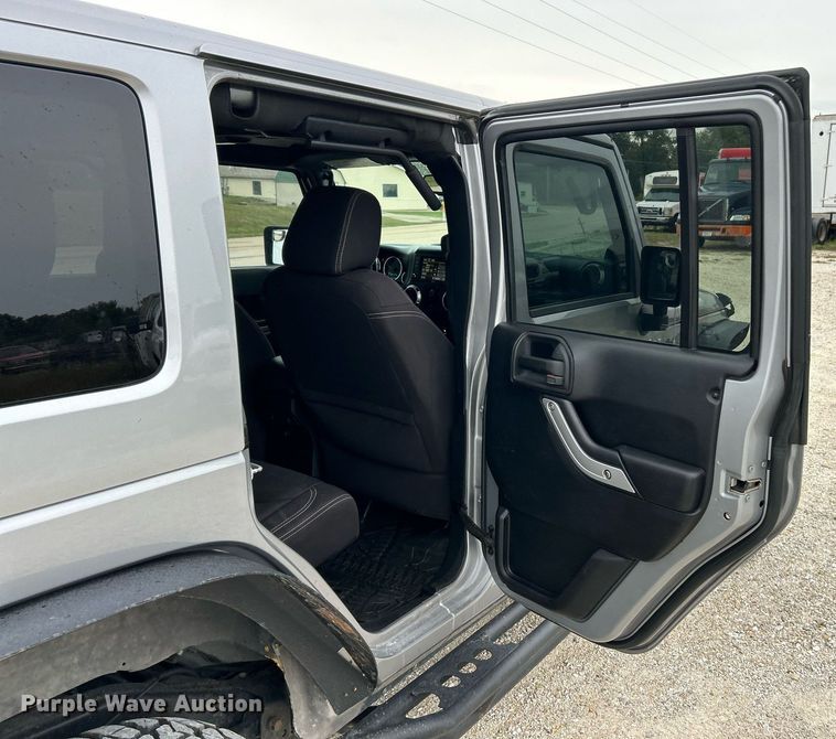 image for item EK3424 2013 Jeep Wrangler Unlimited Sahara SUV