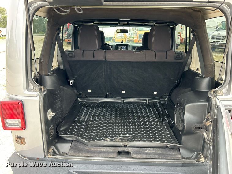 image for item EK3424 2013 Jeep Wrangler Unlimited Sahara SUV