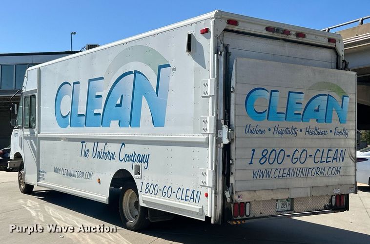 image for item EK3434 2004 Freightliner MT45 delivery van