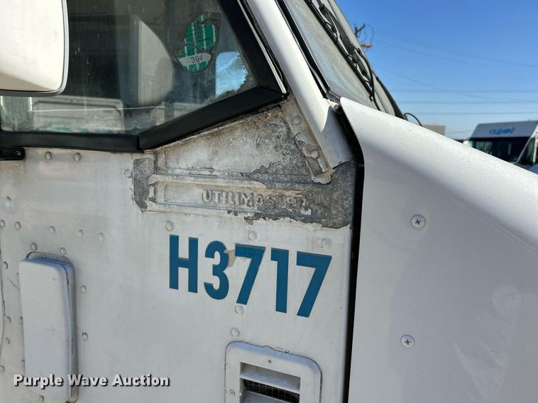 image for item EK3434 2004 Freightliner MT45 delivery van