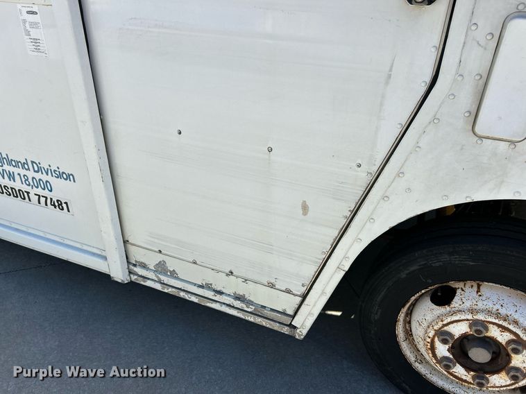 image for item EK3434 2004 Freightliner MT45 delivery van