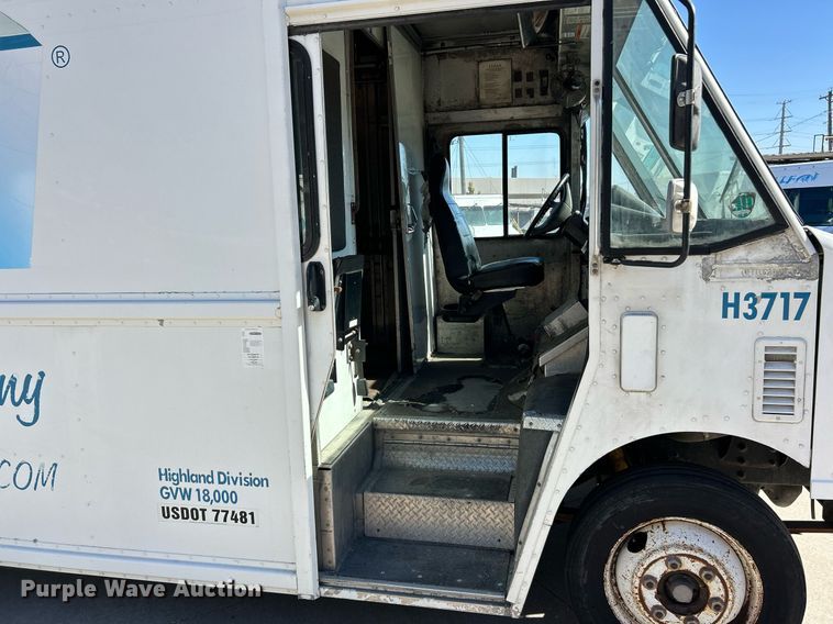 image for item EK3434 2004 Freightliner MT45 delivery van