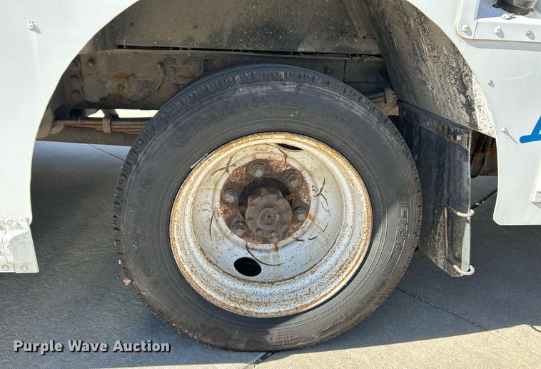 image for item EK3434 2004 Freightliner MT45 delivery van