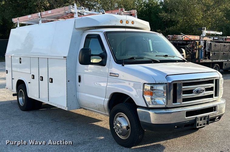 image for item EK3457 2017 Ford E450 Super Duty utility van