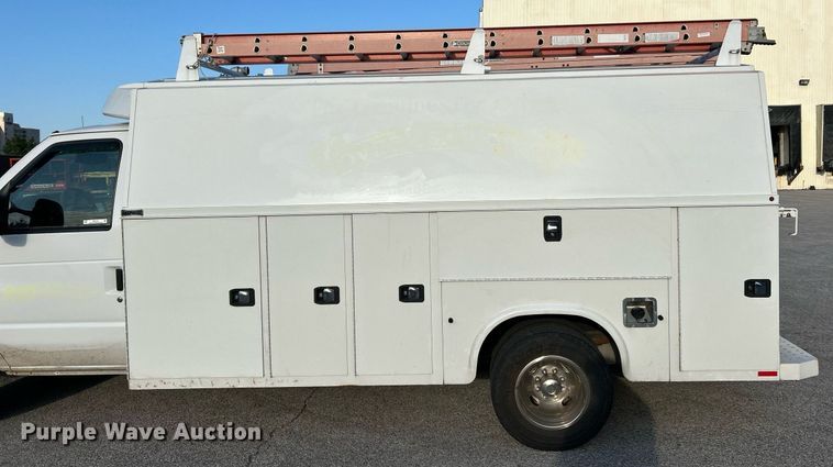 image for item EK3457 2017 Ford E450 Super Duty utility van