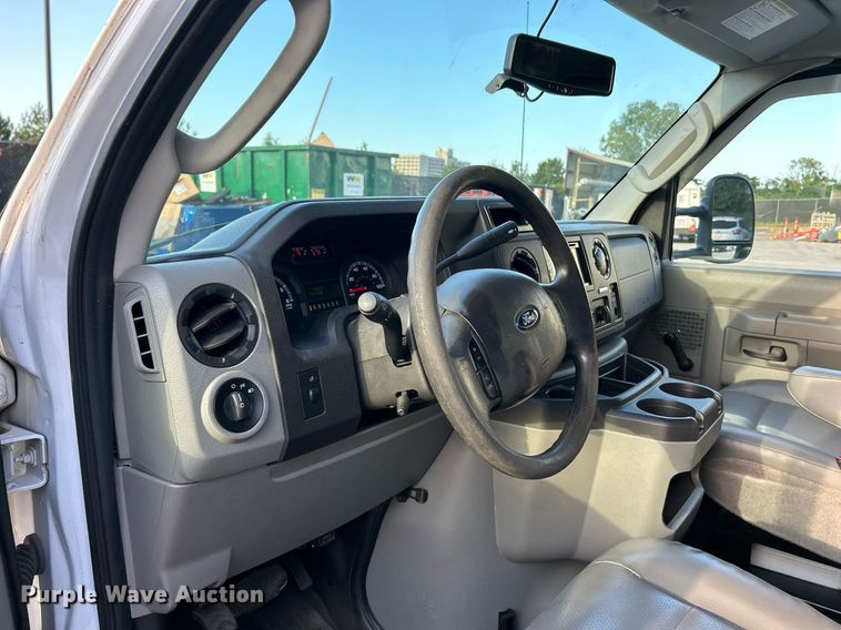 image for item EK3457 2017 Ford E450 Super Duty utility van