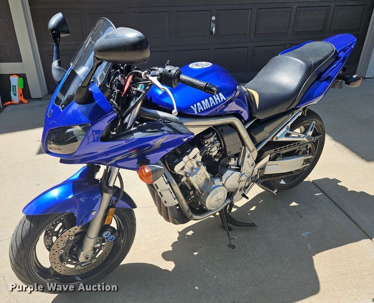 image for item EN0036 2001 Yamaha  ZF1000 motorcycle