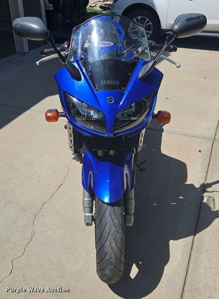 image for item EN0036 2001 Yamaha  ZF1000 motorcycle