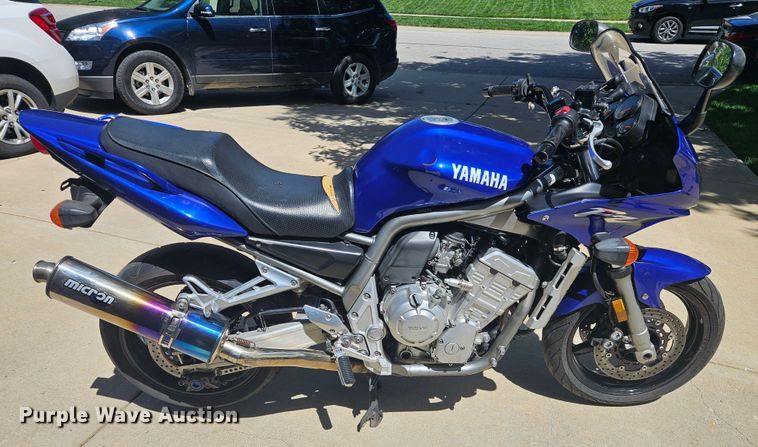 image for item EN0036 2001 Yamaha  ZF1000 motorcycle