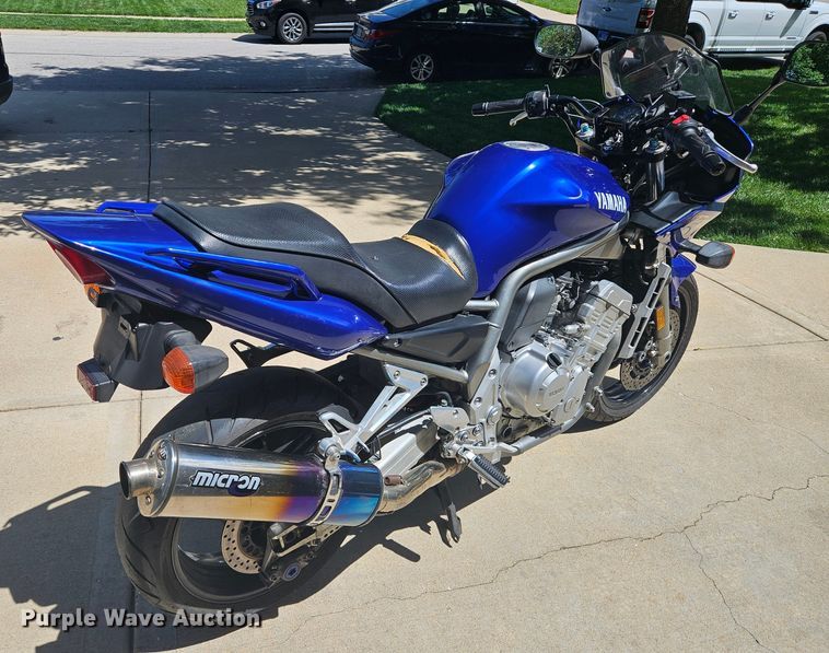 image for item EN0036 2001 Yamaha  ZF1000 motorcycle