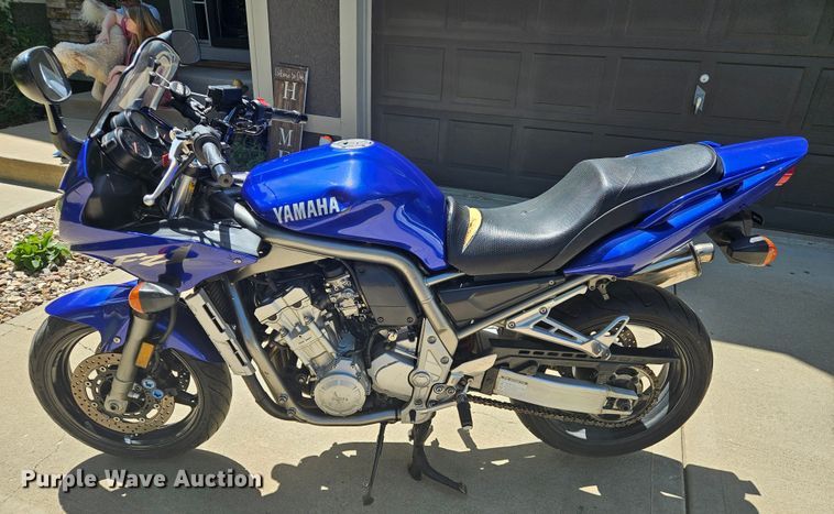 image for item EN0036 2001 Yamaha  ZF1000 motorcycle