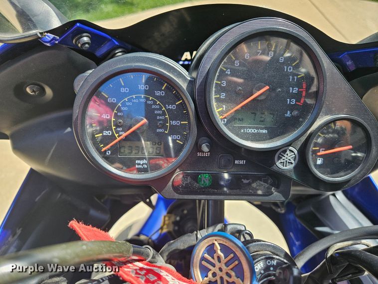 image for item EN0036 2001 Yamaha  ZF1000 motorcycle