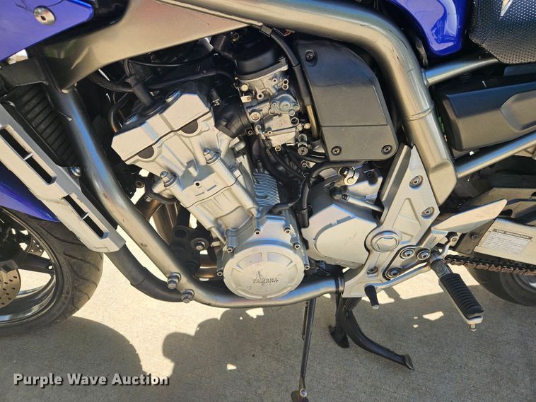 image for item EN0036 2001 Yamaha  ZF1000 motorcycle