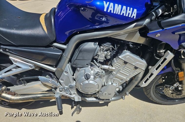 image for item EN0036 2001 Yamaha  ZF1000 motorcycle