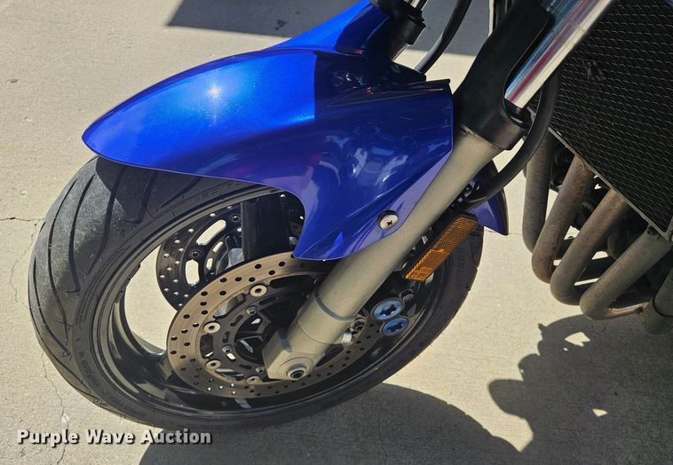 image for item EN0036 2001 Yamaha  ZF1000 motorcycle