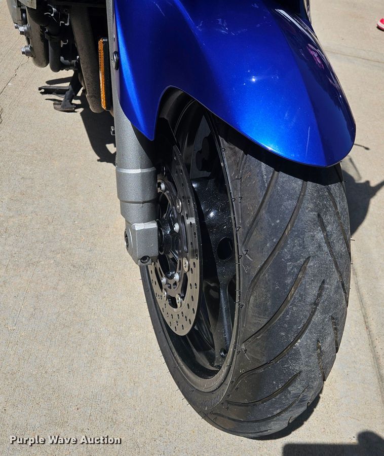 image for item EN0036 2001 Yamaha  ZF1000 motorcycle