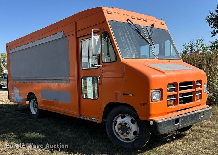 image for item EN0039 1990 International  1652 delivery truck