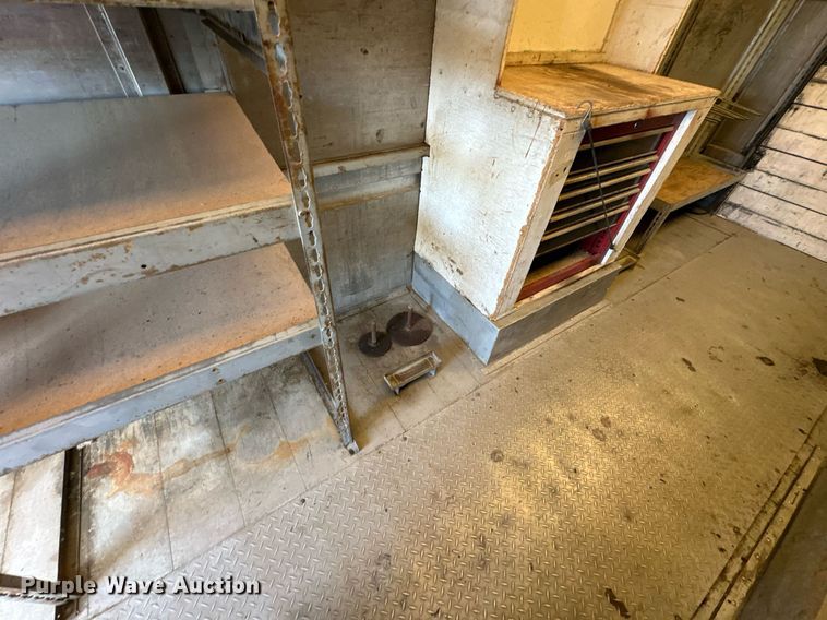 image for item EN0039 1990 International  1652 delivery truck