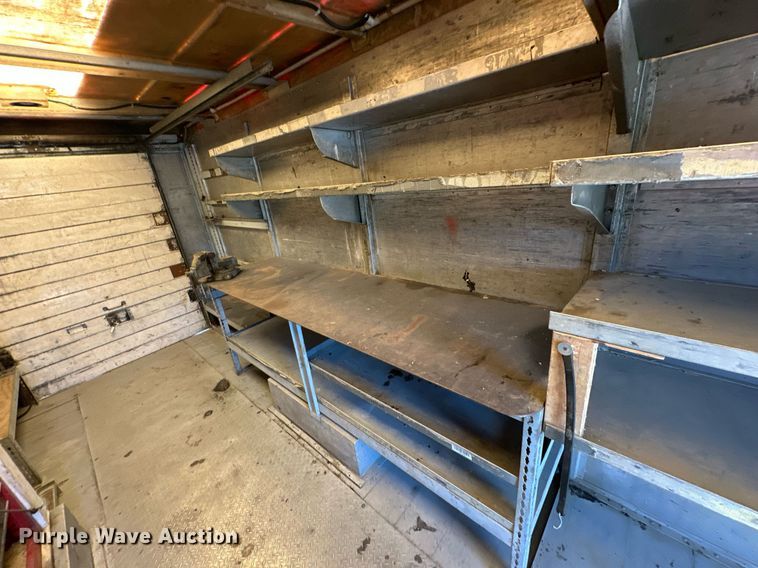 image for item EN0039 1990 International  1652 delivery truck