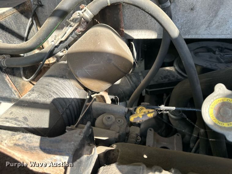 image for item EN0039 1990 International  1652 delivery truck