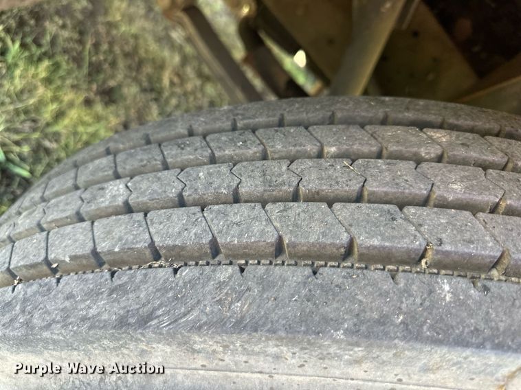 image for item EN0039 1990 International  1652 delivery truck