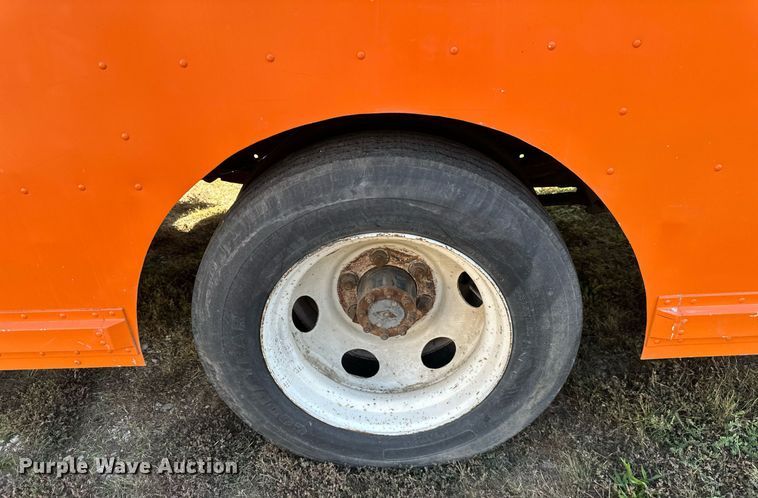 image for item EN0039 1990 International  1652 delivery truck