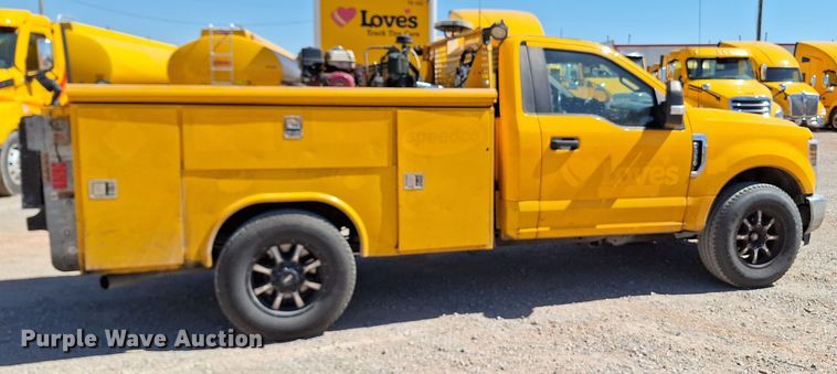 image for item EQ2214 2018 Ford F350 Super Duty utility bed pickup truck