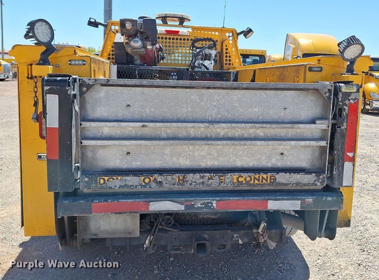 image for item EQ2214 2018 Ford F350 Super Duty utility bed pickup truck