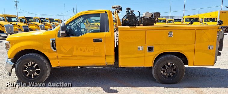 image for item EQ2214 2018 Ford F350 Super Duty utility bed pickup truck