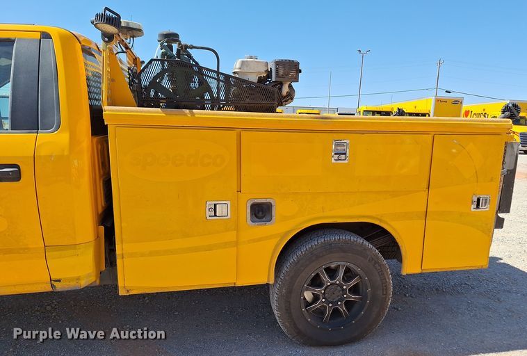 image for item EQ2214 2018 Ford F350 Super Duty utility bed pickup truck