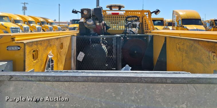 image for item EQ2214 2018 Ford F350 Super Duty utility bed pickup truck