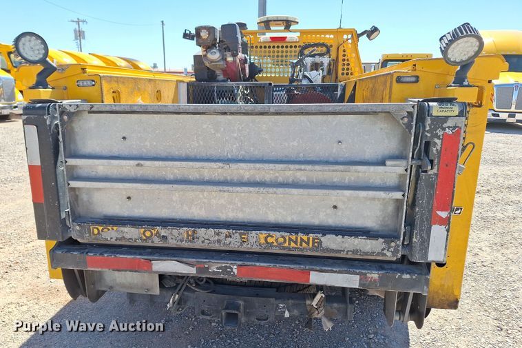 image for item EQ2214 2018 Ford F350 Super Duty utility bed pickup truck