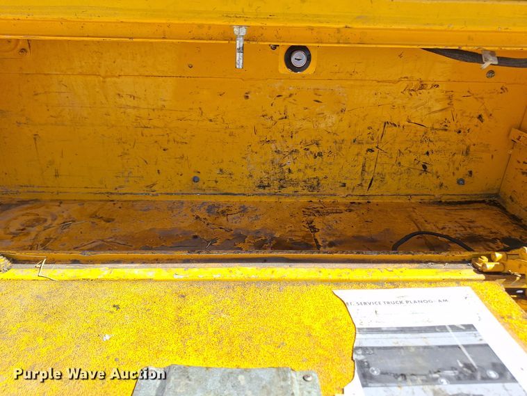 image for item EQ2214 2018 Ford F350 Super Duty utility bed pickup truck