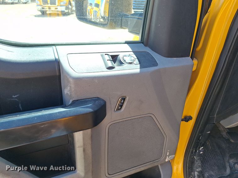 image for item EQ2214 2018 Ford F350 Super Duty utility bed pickup truck