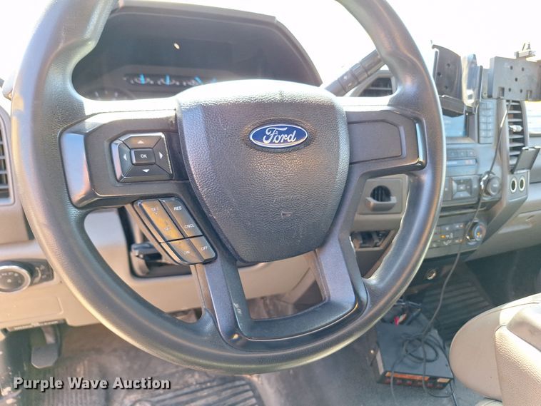 image for item EQ2214 2018 Ford F350 Super Duty utility bed pickup truck