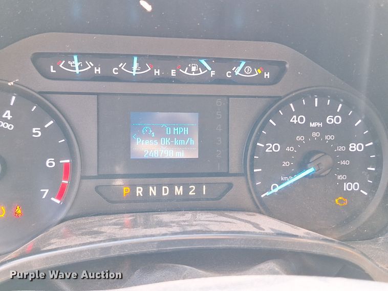 image for item EQ2214 2018 Ford F350 Super Duty utility bed pickup truck